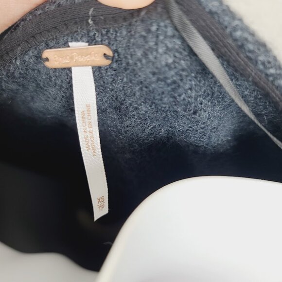 Free People Women's Black Round Neck Oversized Pullover Sweater Size XS - Picture 9 of 10